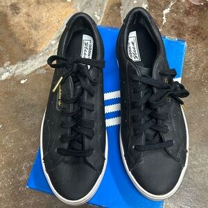 Adidas sleek sneakers